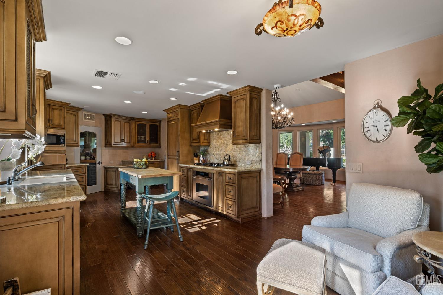 1233 Tam O Shanter Drive