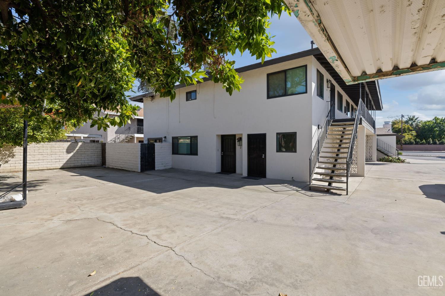 6206 Stockdale Highway