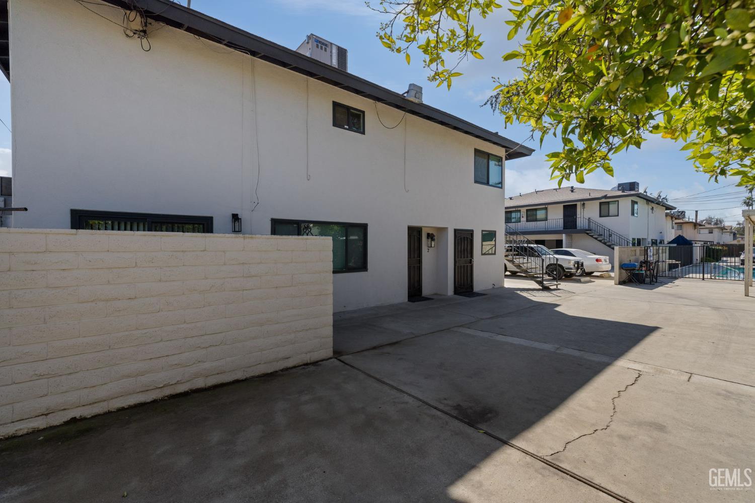 6206 Stockdale Highway