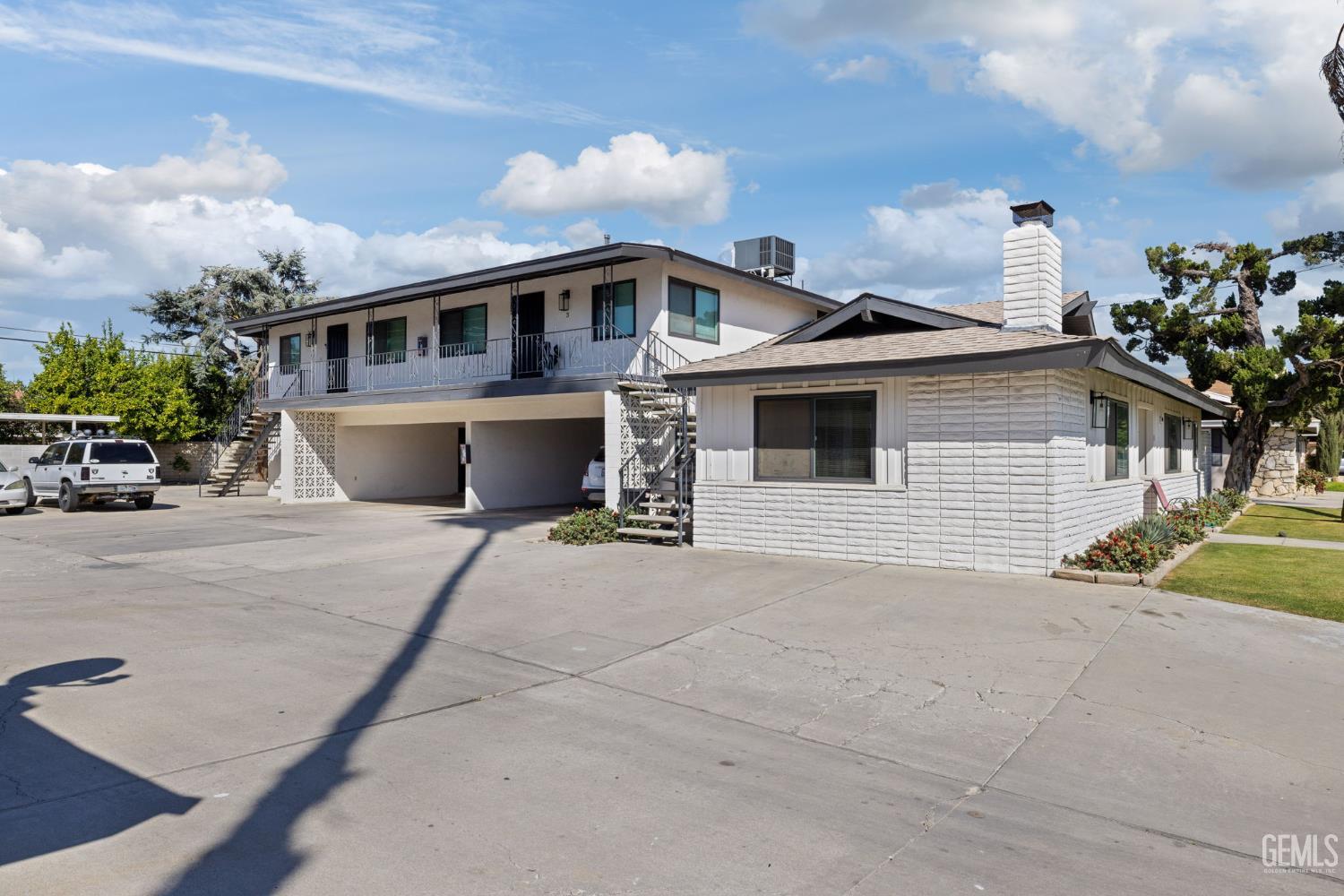 6206 Stockdale Highway