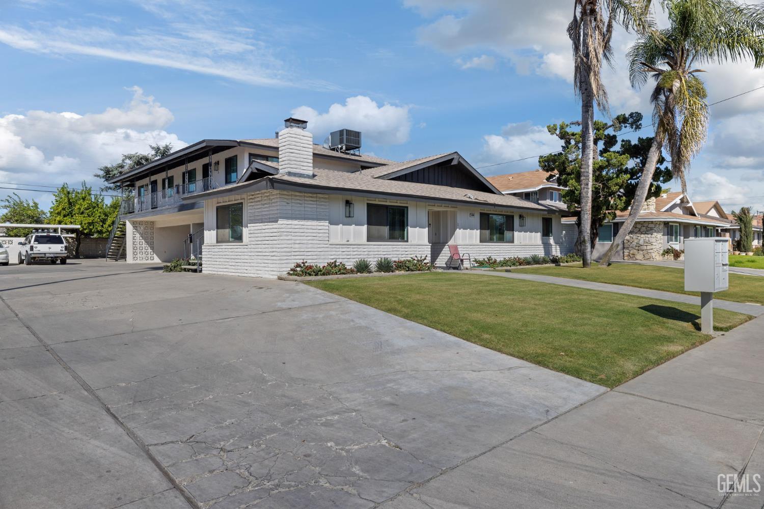 6206 Stockdale Highway