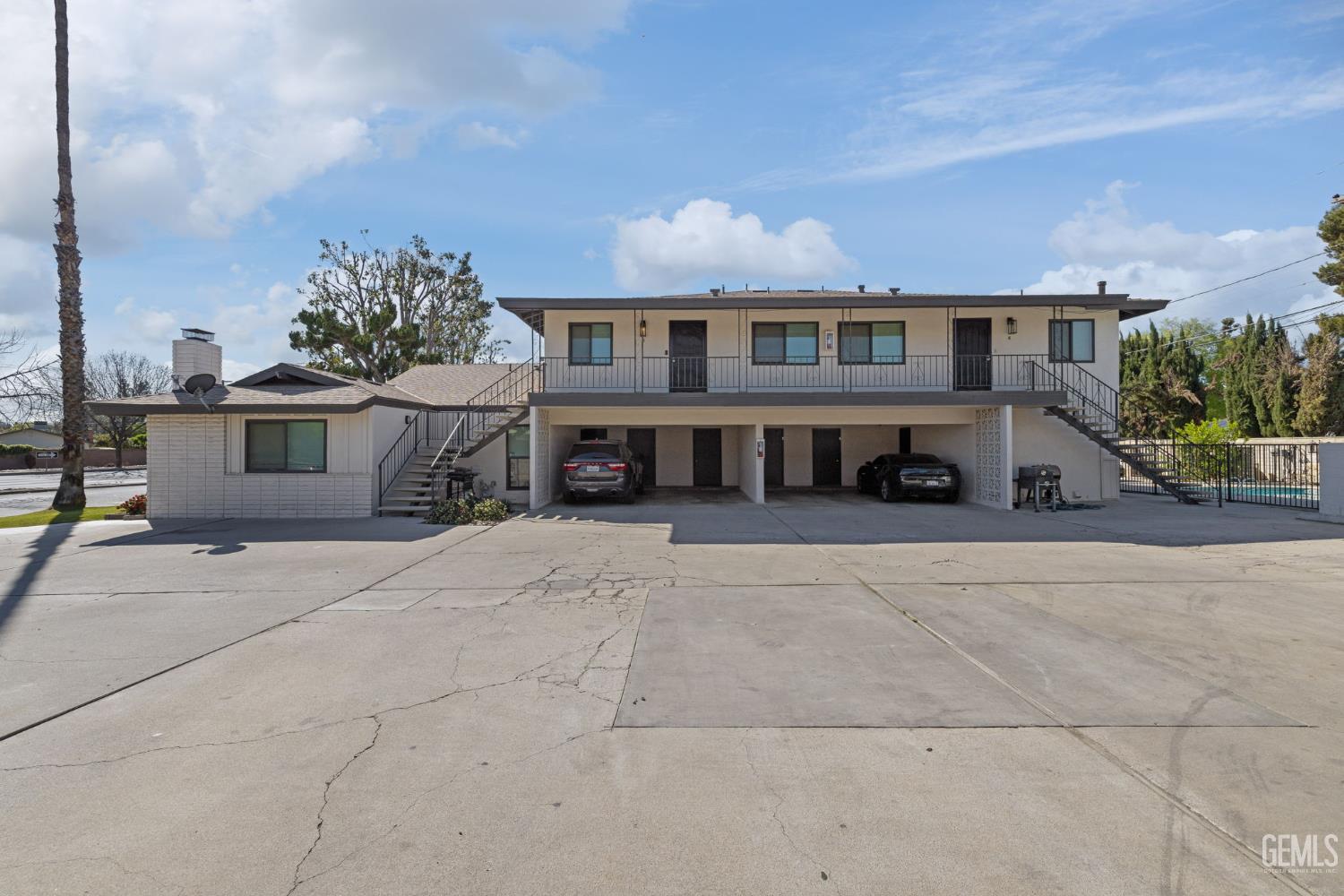 6212 Stockdale Highway