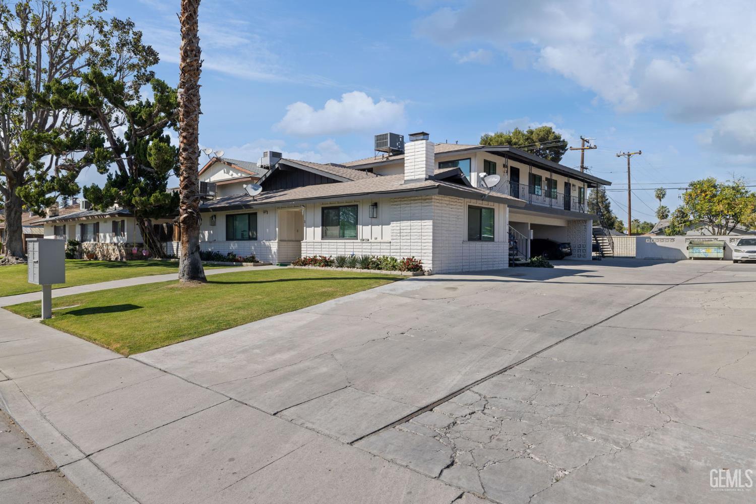 6212 Stockdale Highway