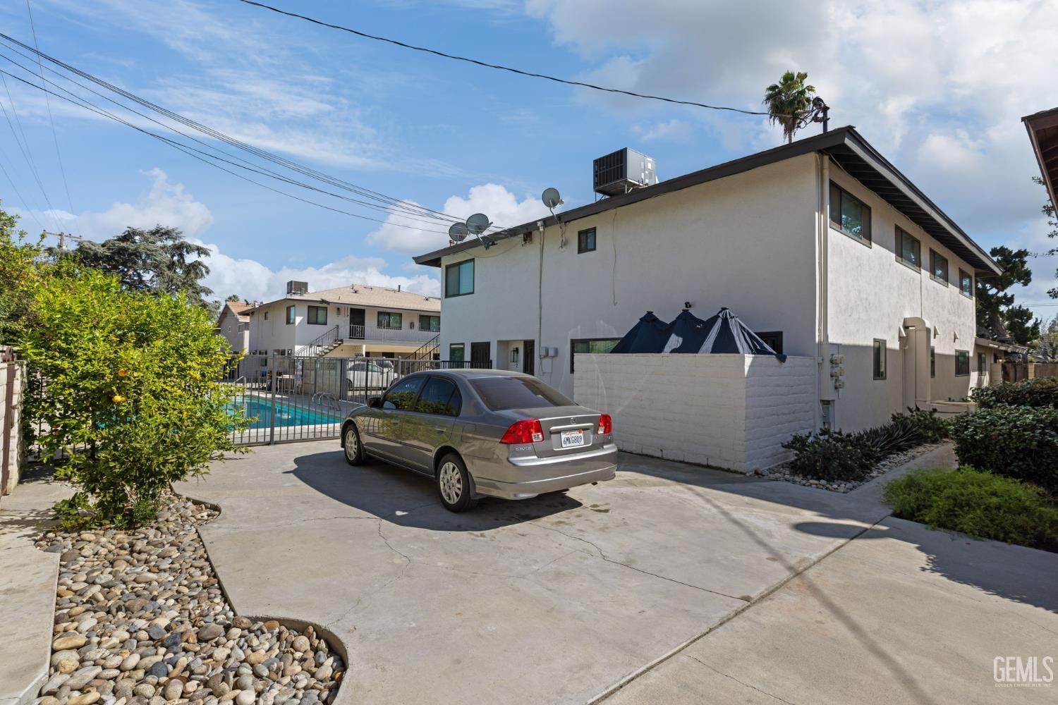 6212 Stockdale Highway