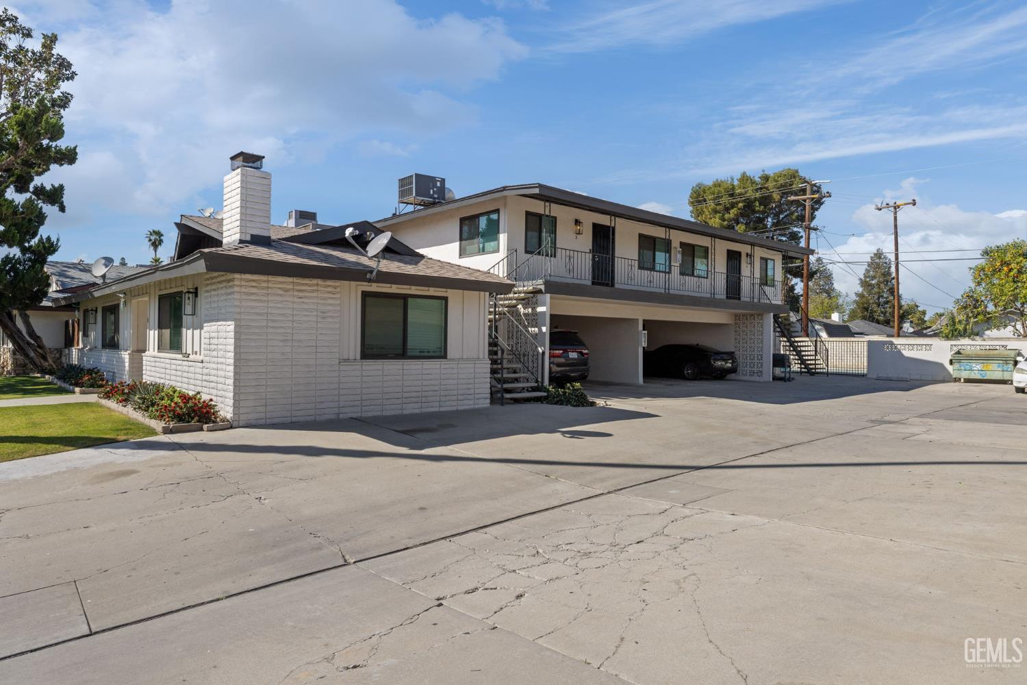 6212 Stockdale Highway