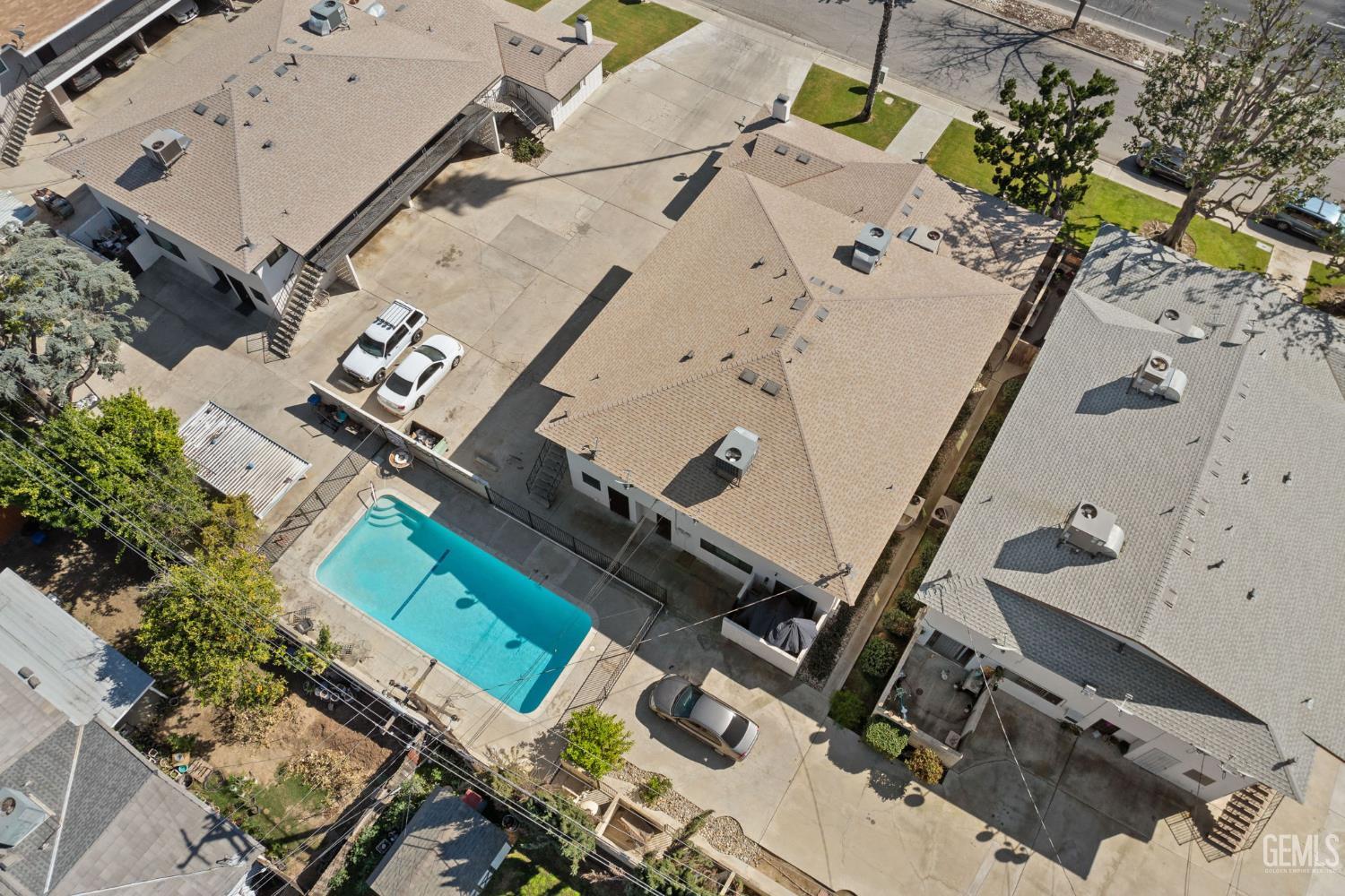 6212 Stockdale Highway