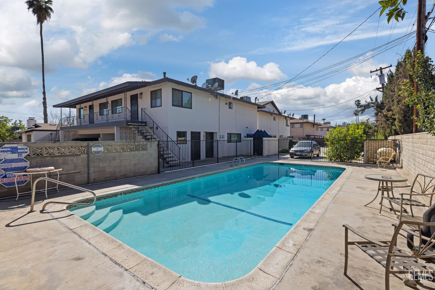 6212 Stockdale Highway