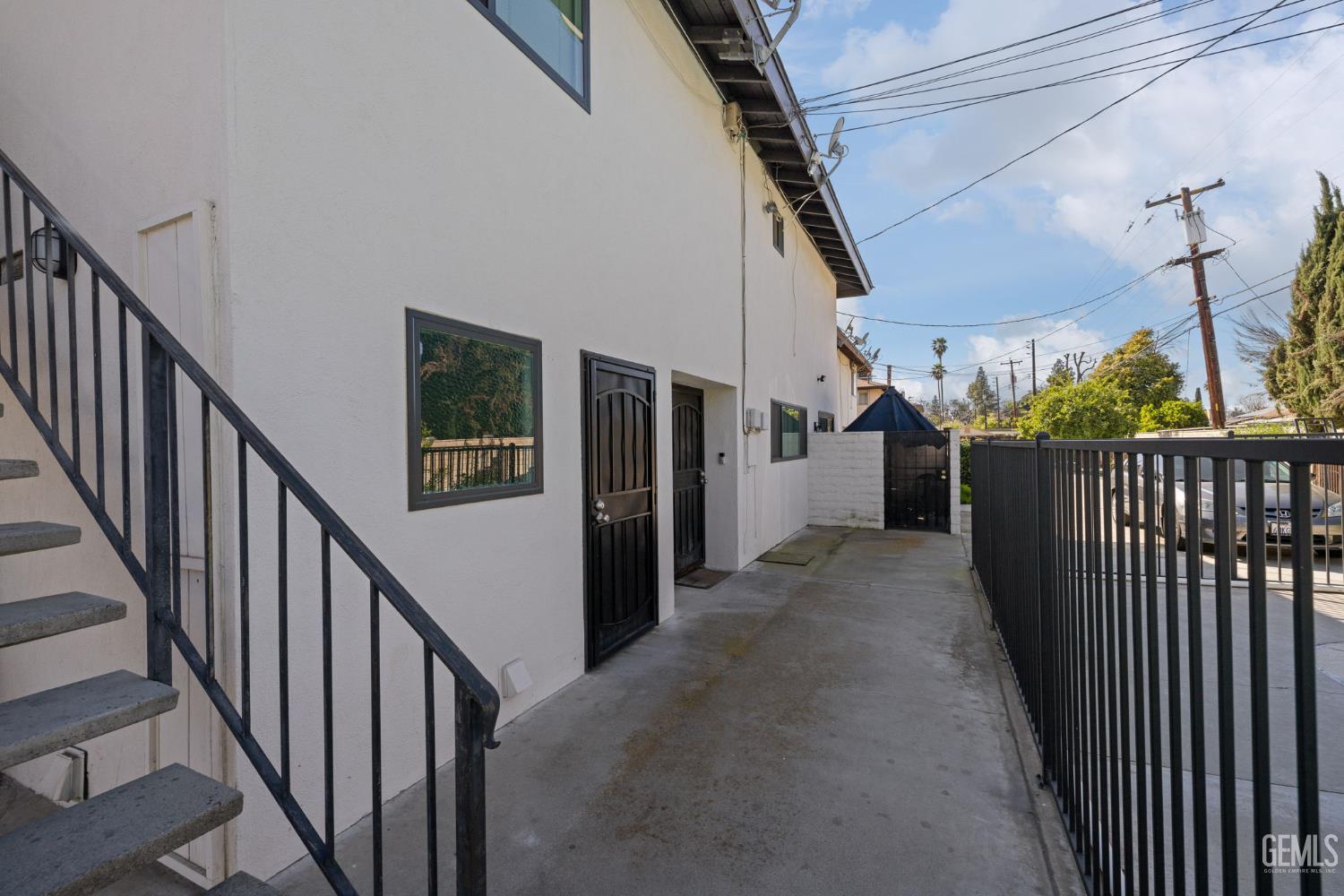 6212 Stockdale Highway