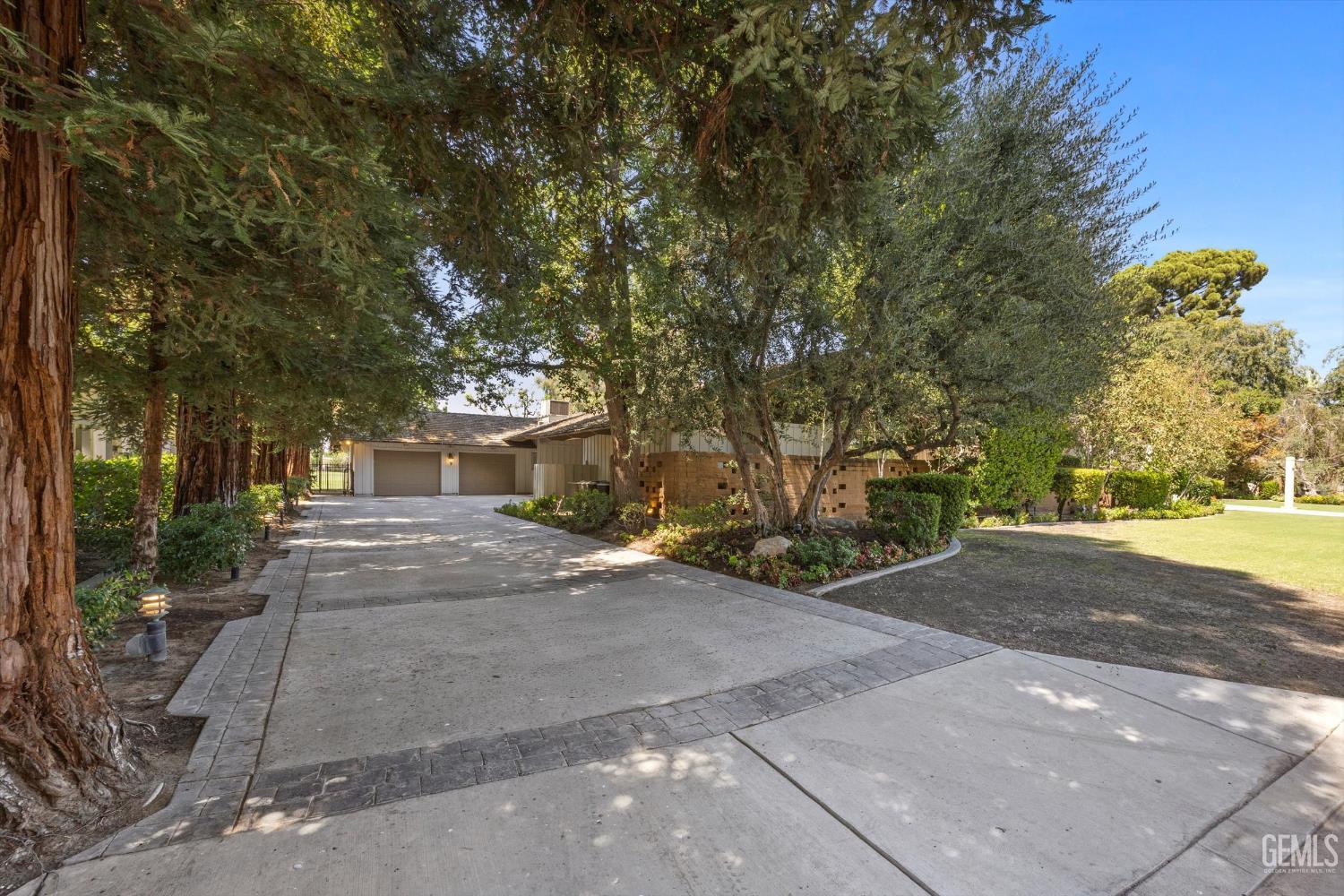 1033 Tam O Shanter Drive