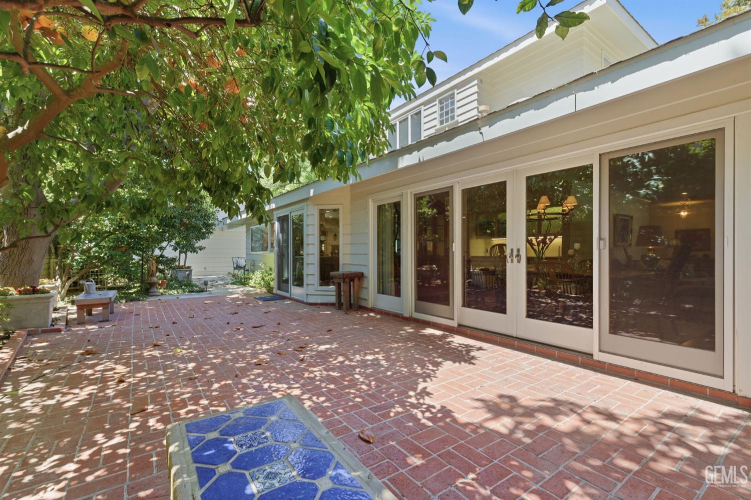 2219 Pine Street