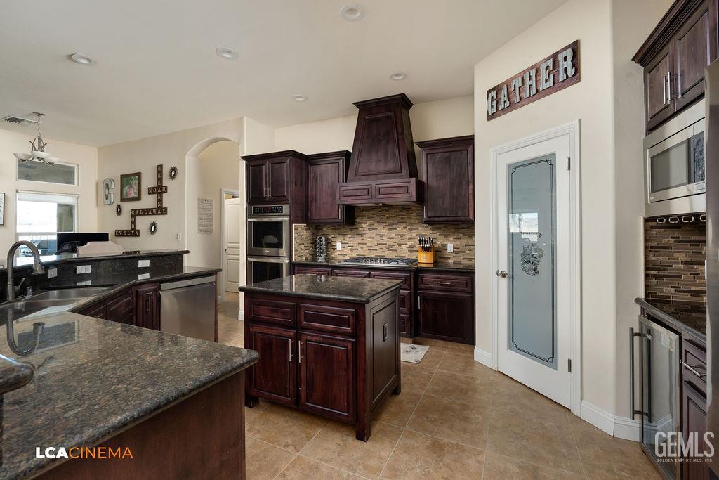 4140 Meadow Lake Drive