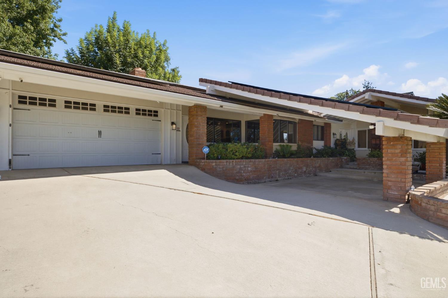 1912 Country Club Drive