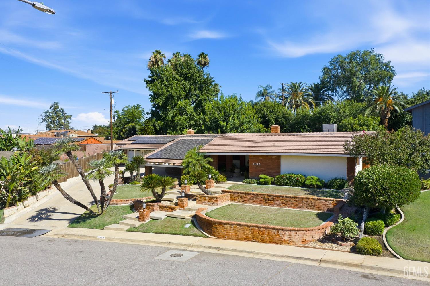 1912 Country Club Drive