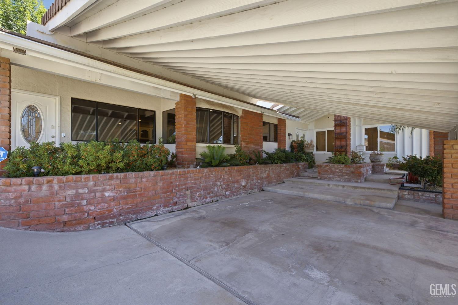 1912 Country Club Drive