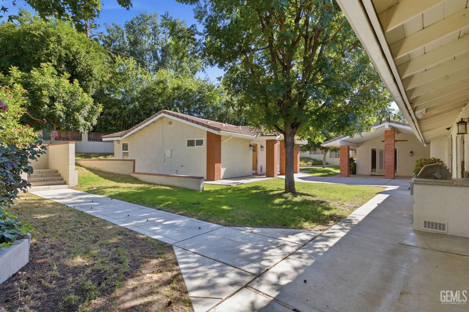 1912 Country Club Drive