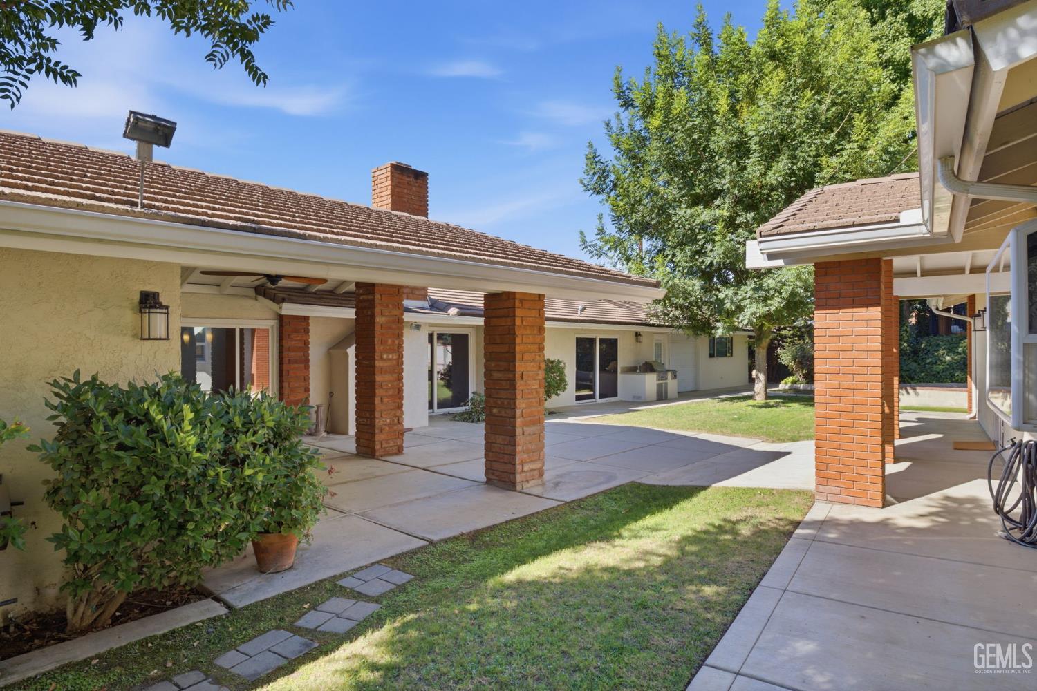 1912 Country Club Drive