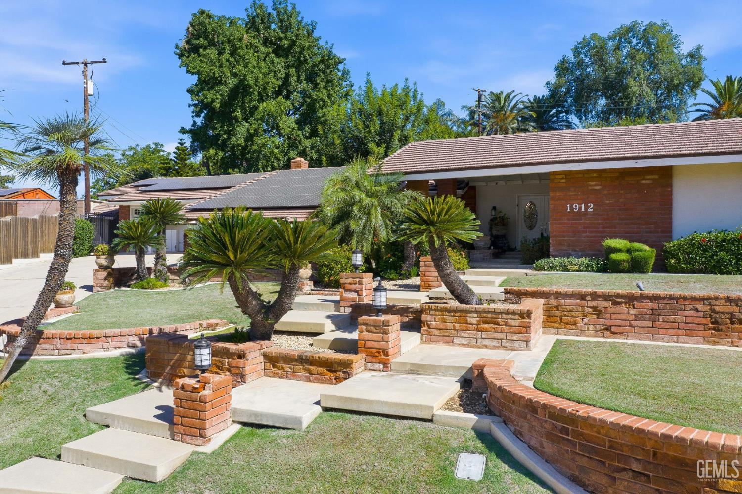 1912 Country Club Drive