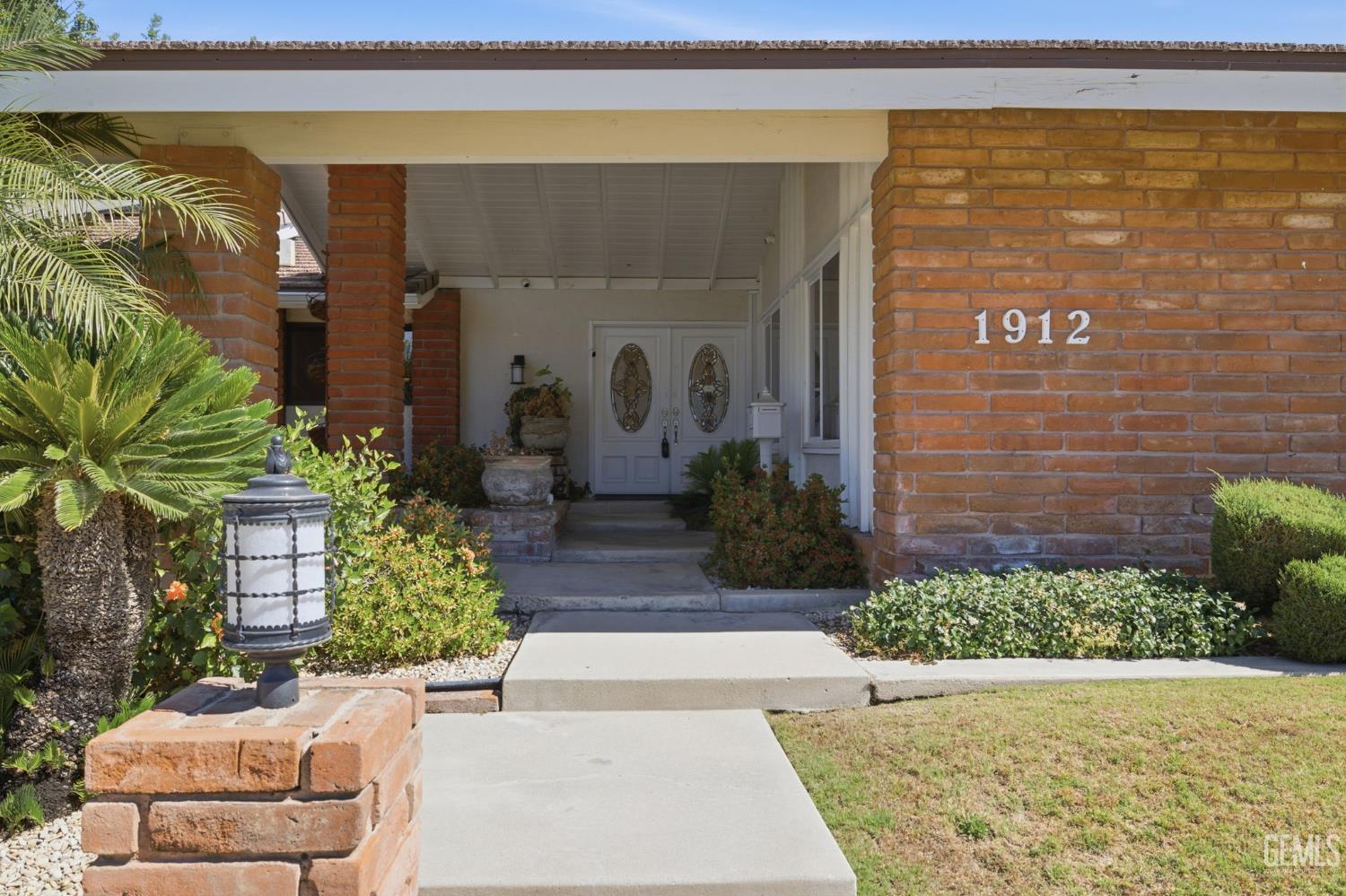 1912 Country Club Drive