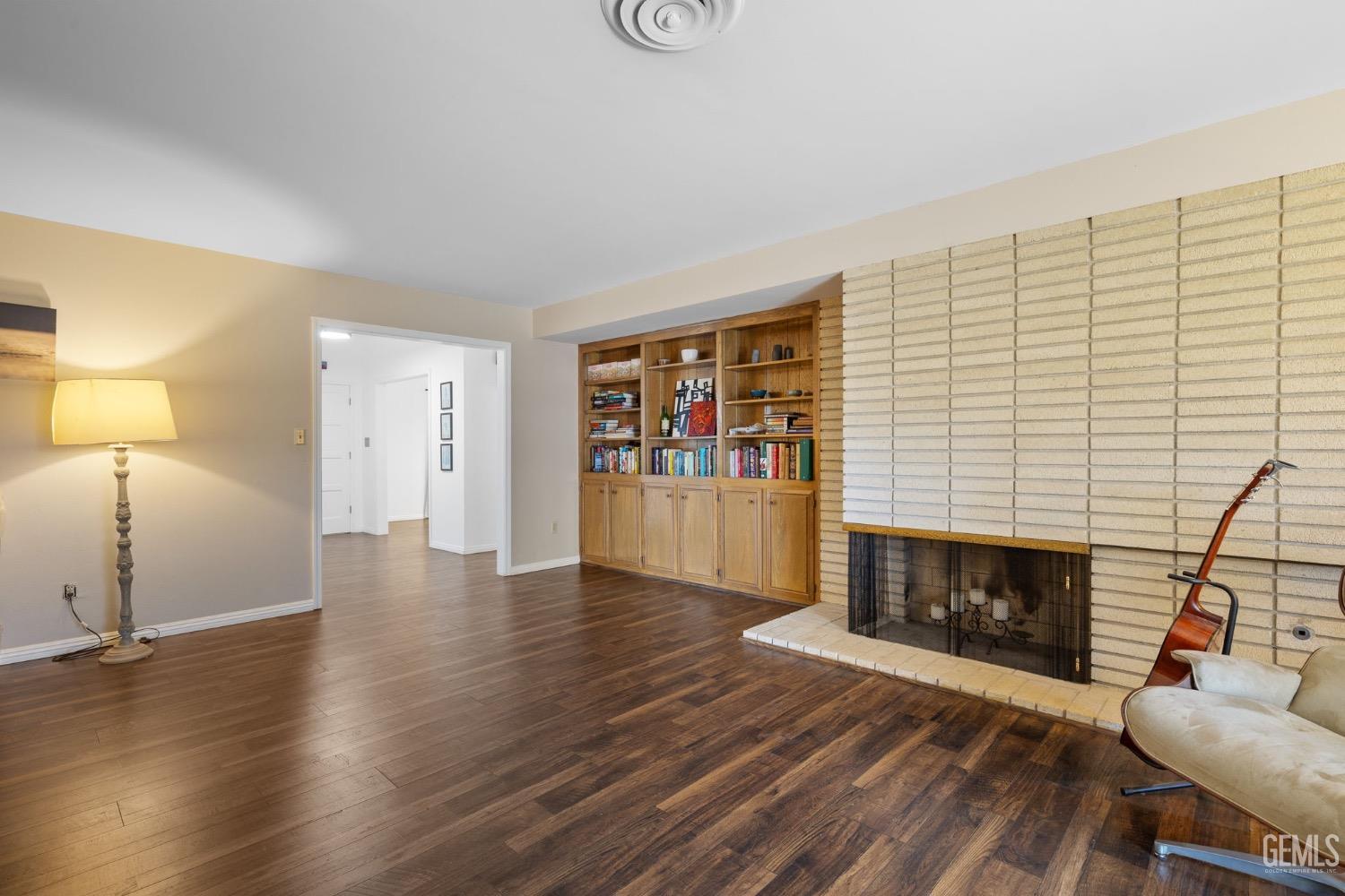 2513 Elm Street