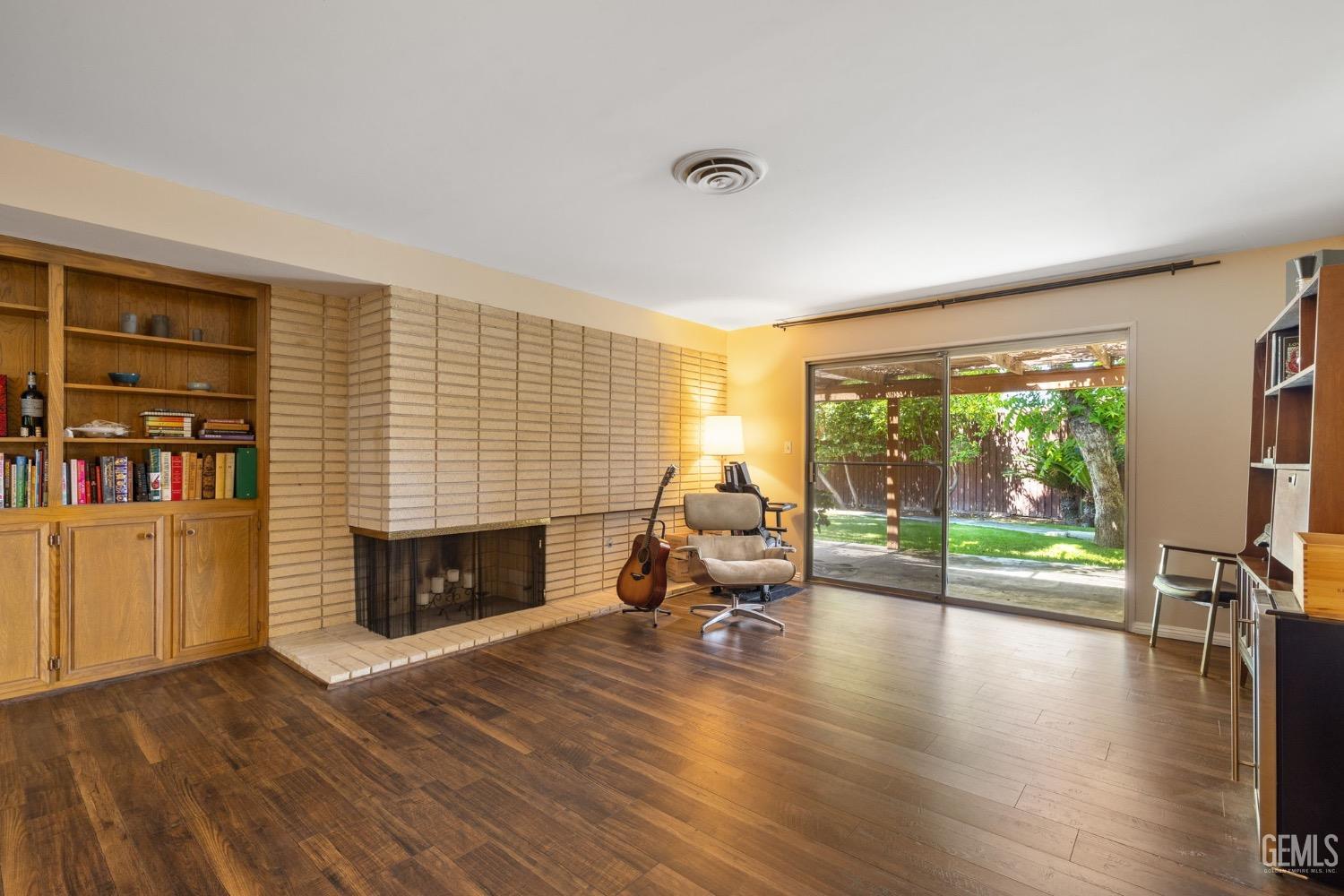 2513 Elm Street