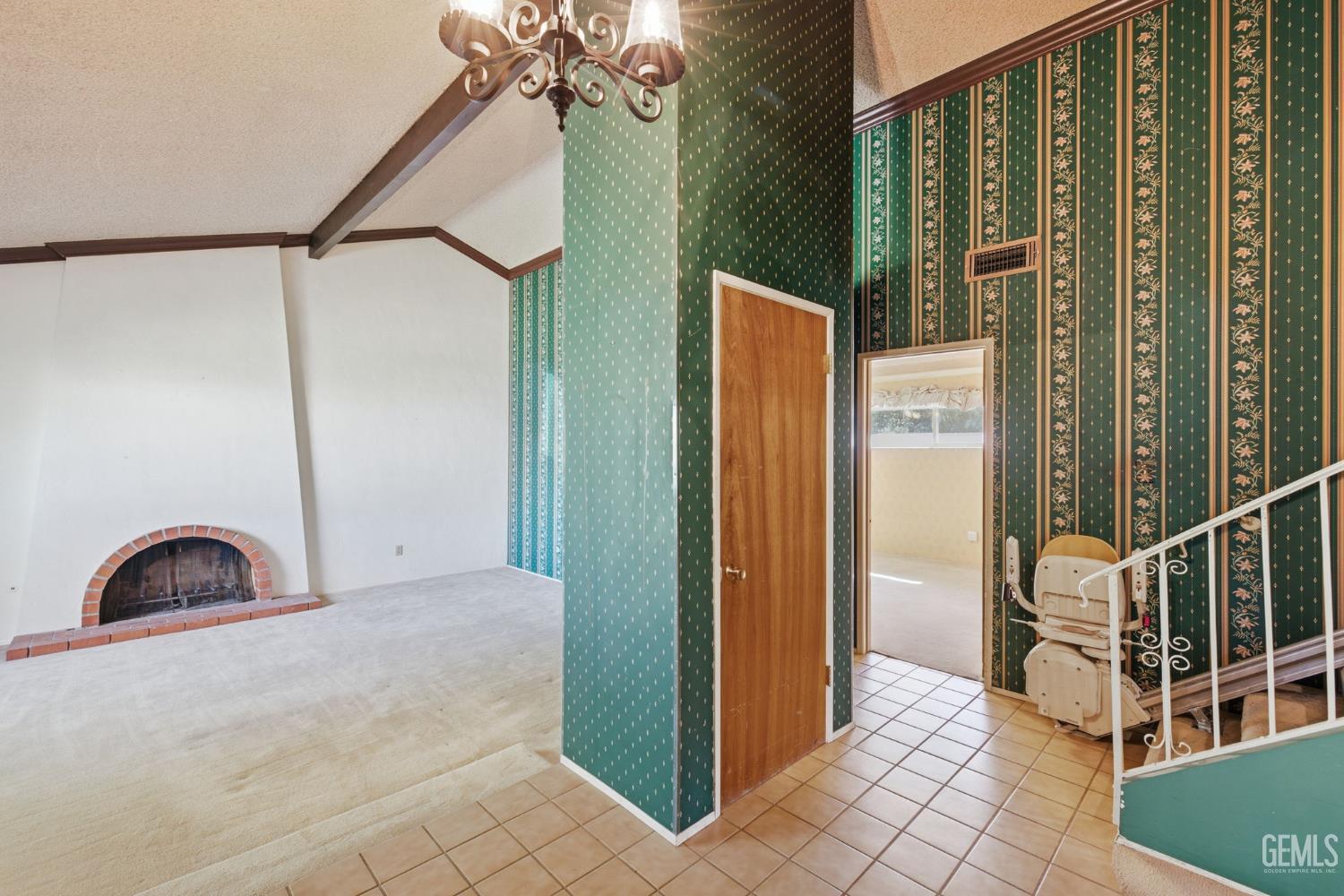 2004 Juniper Court