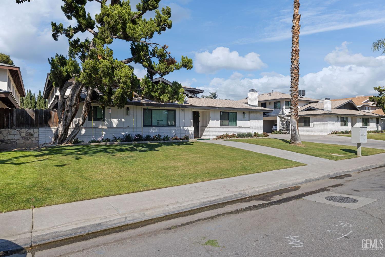 6212 Stockdale Highway