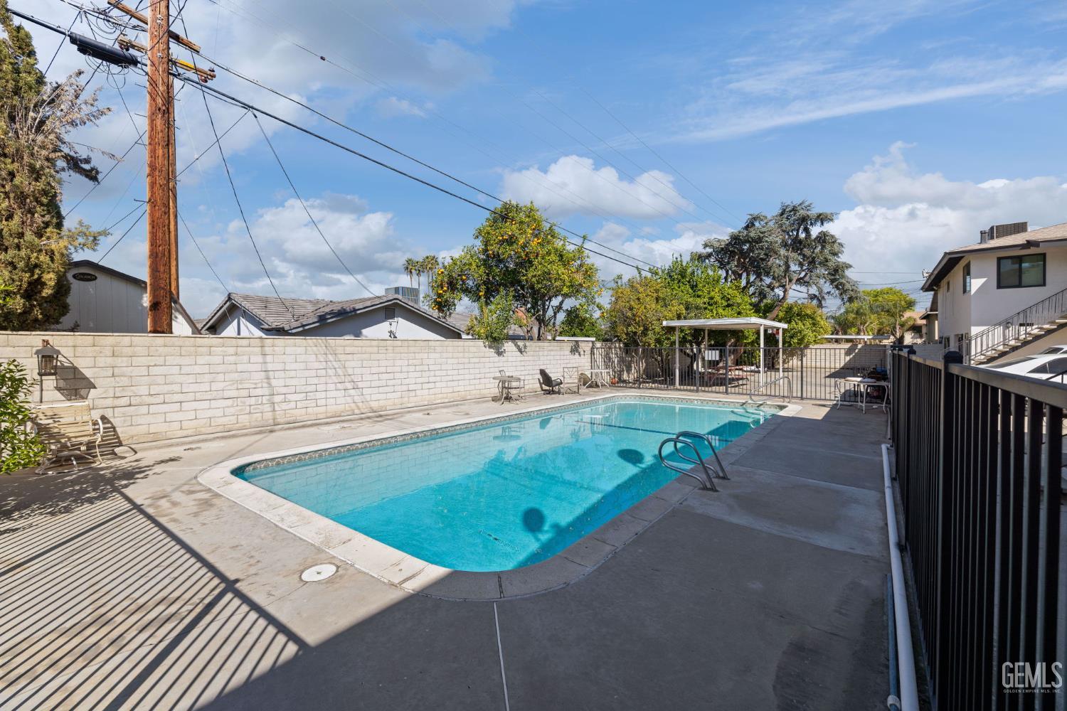 6212 Stockdale Highway