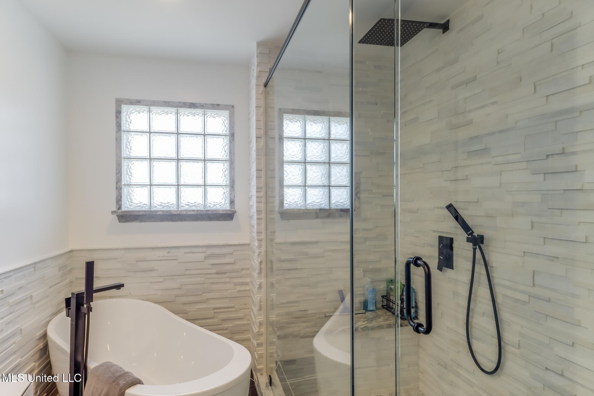 1100 W Beach Boulevard, 311