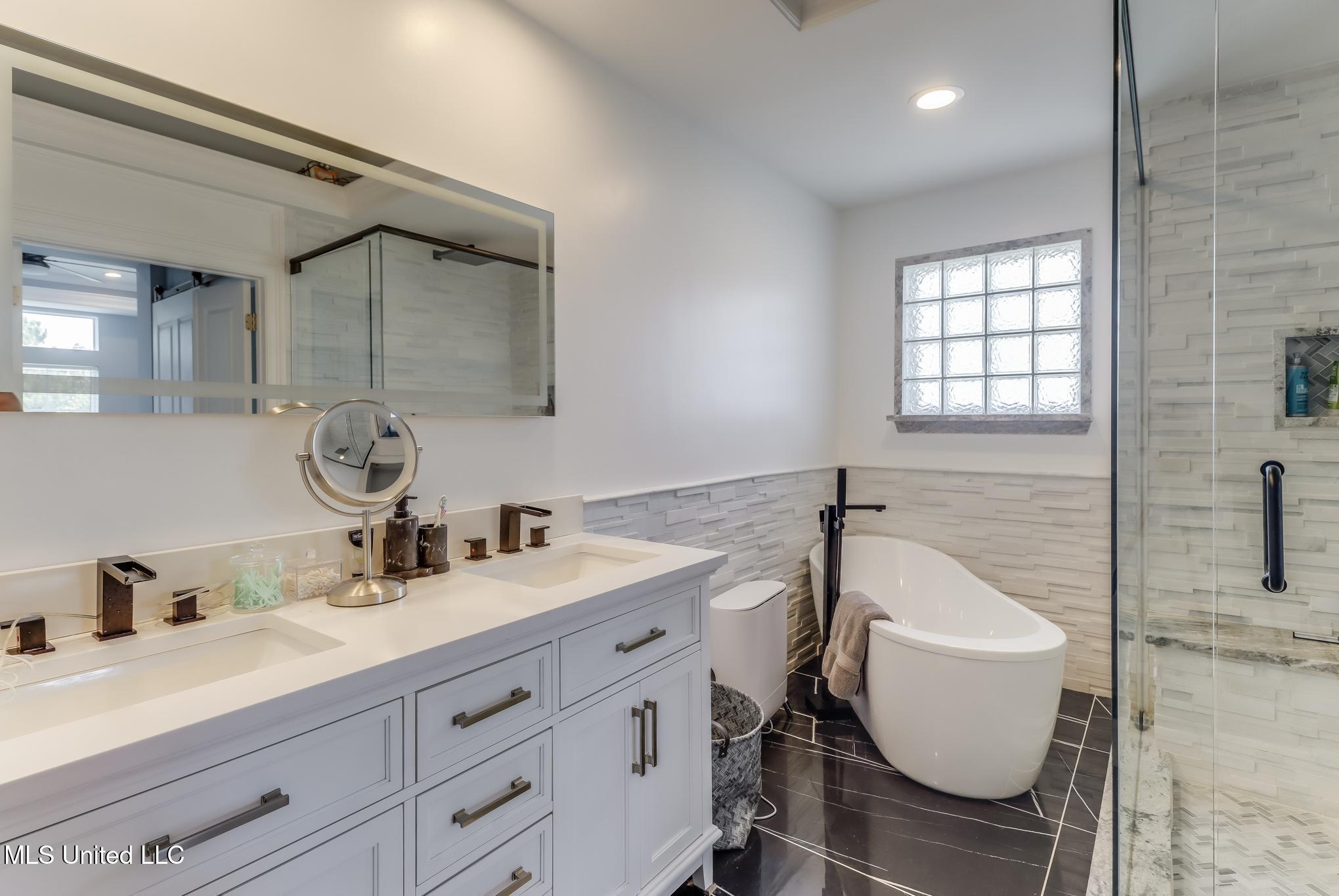 1100 W Beach Boulevard, 311