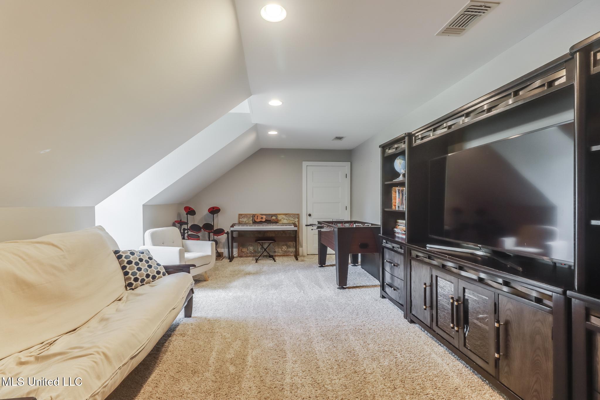 7381 Woodland Drive