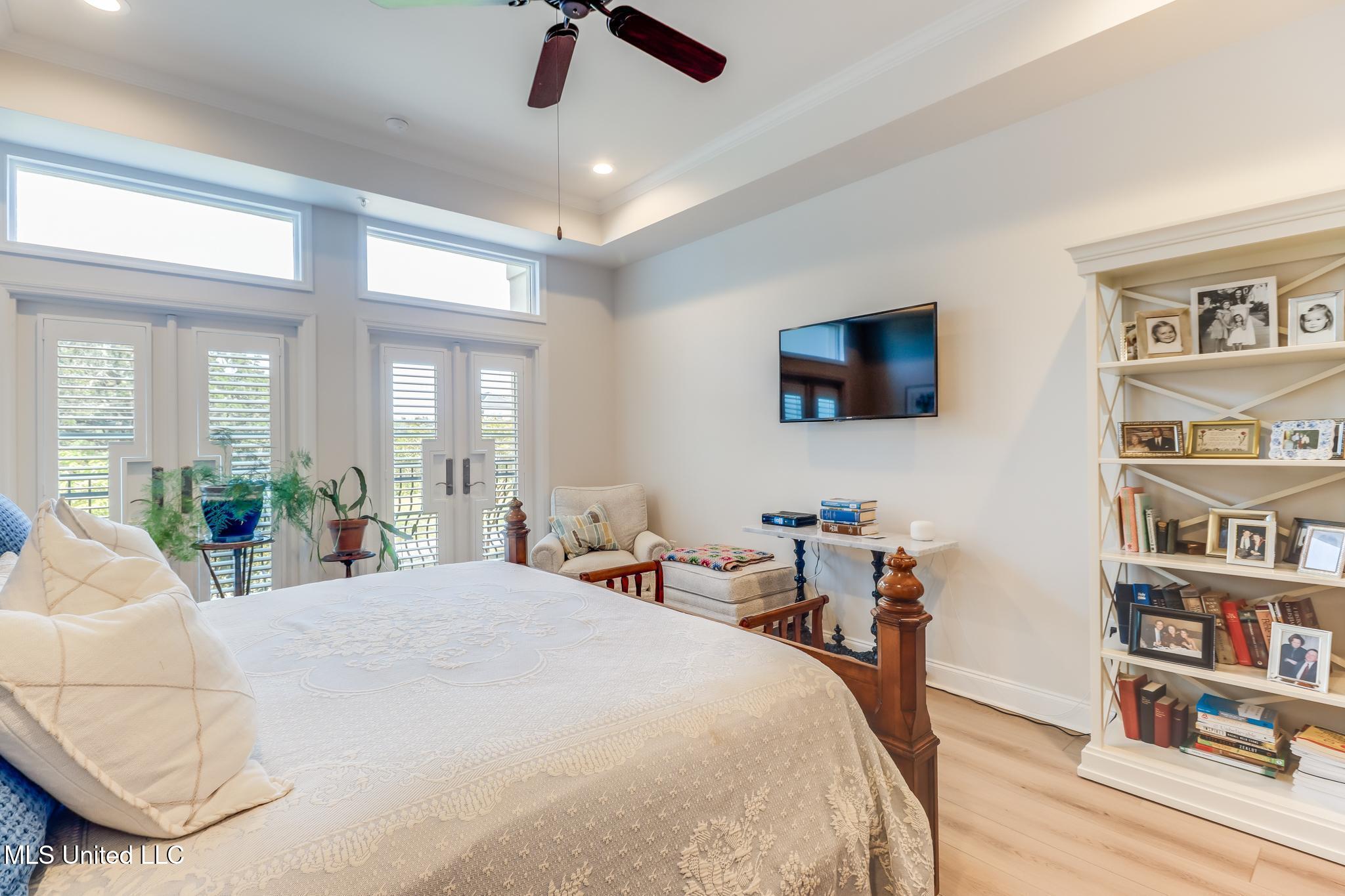 1100 W Beach Boulevard, 203
