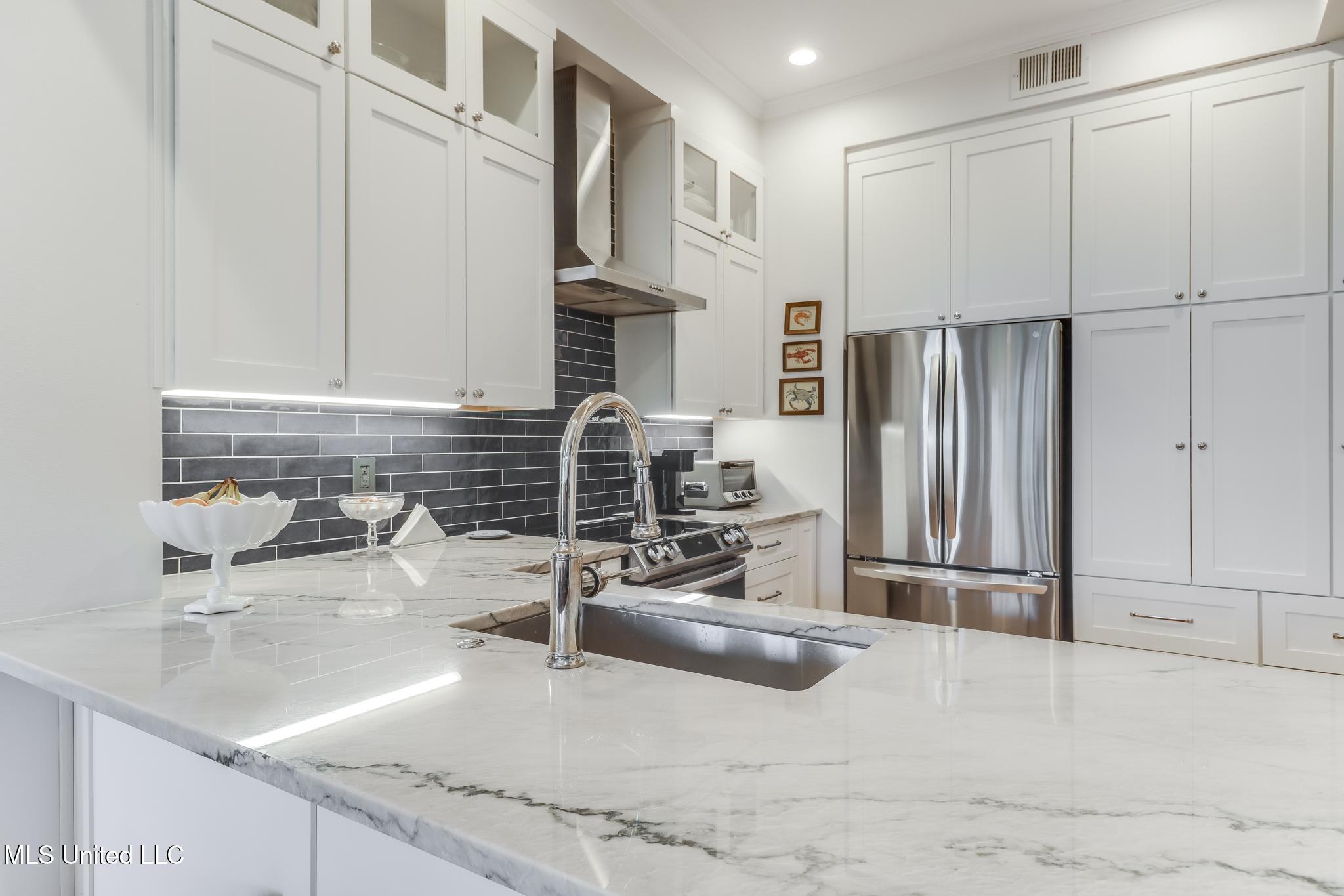 1100 W Beach Boulevard, 203