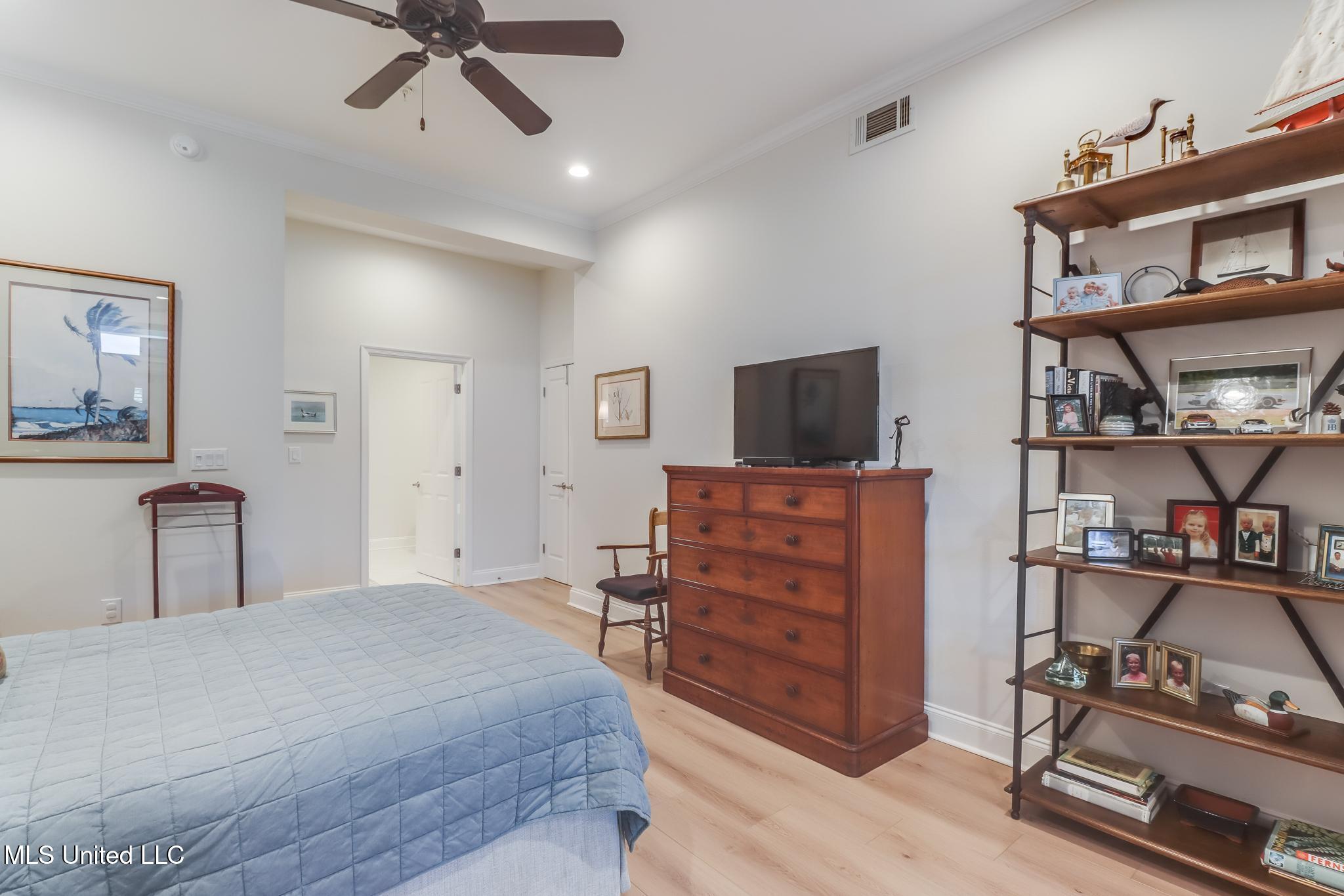 1100 W Beach Boulevard, 203