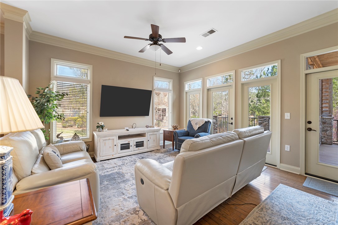 404 Sunset Point Drive
