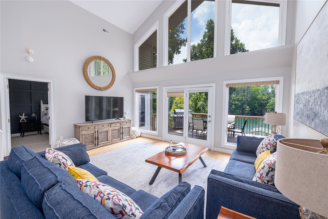208 Shoreline Drive