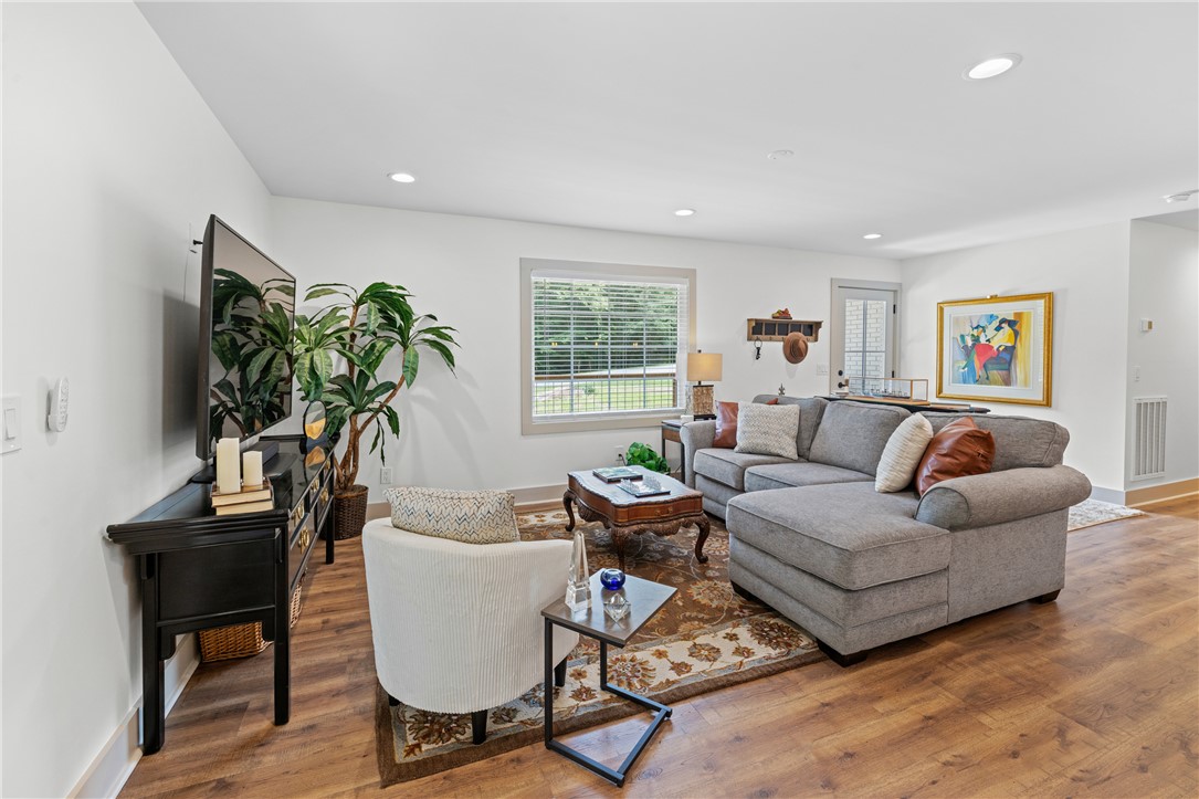 698 Pickett Post Road