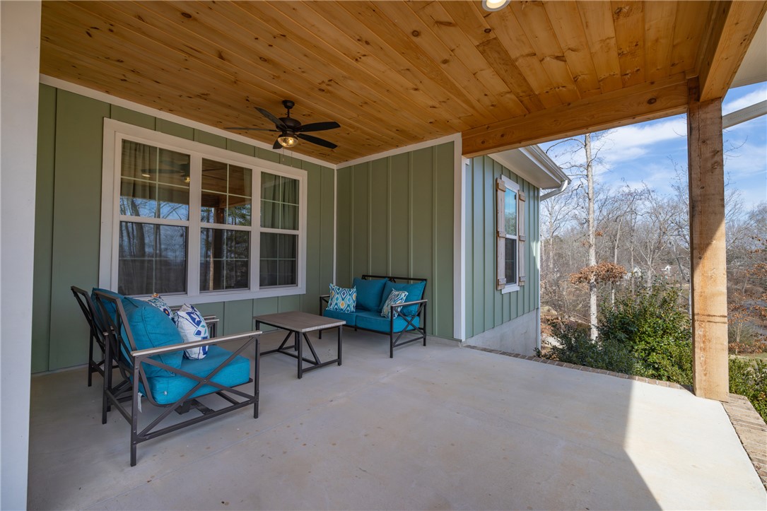 113 South Oak Pointe Drive