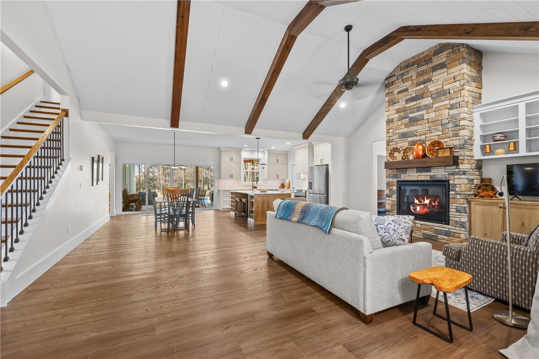 113 South Oak Pointe Drive