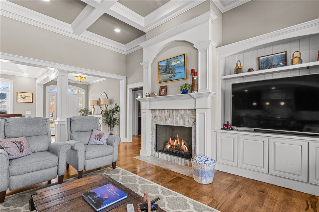 209 Crestridge Drive