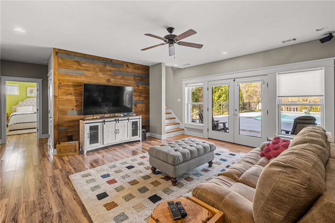 209 Crestridge Drive
