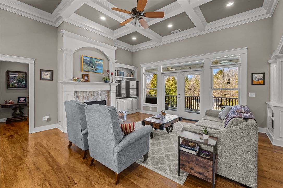 209 Crestridge Drive