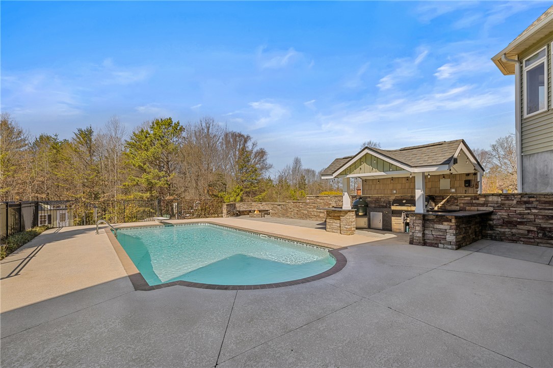 209 Crestridge Drive