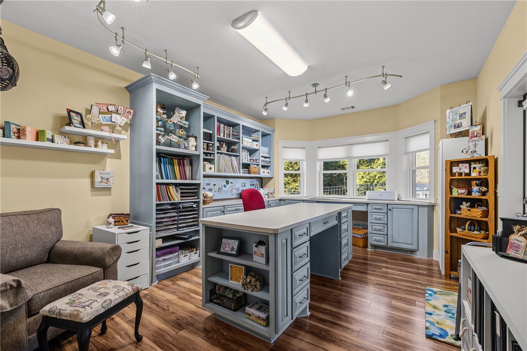 209 Crestridge Drive