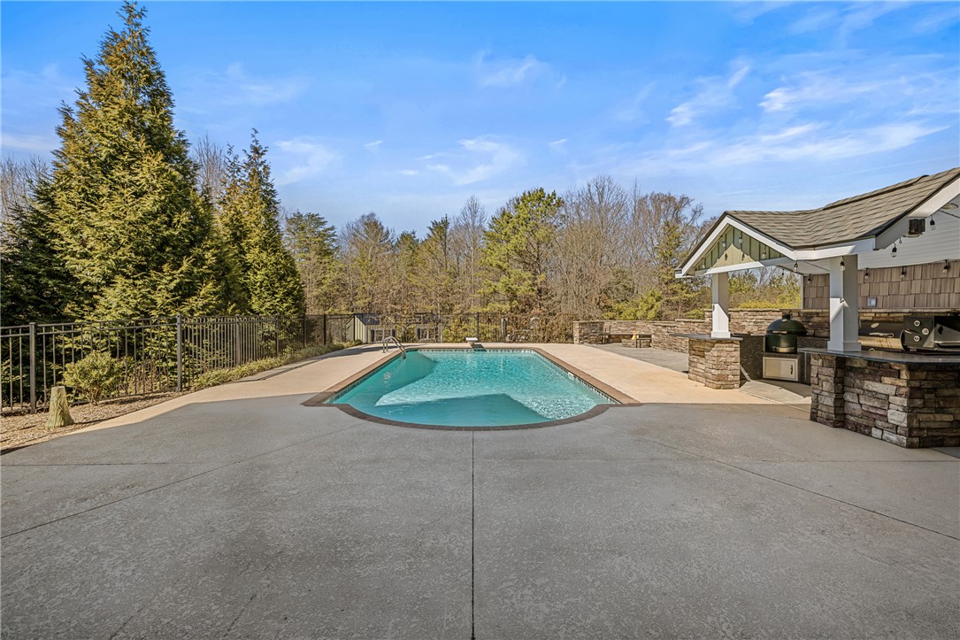 209 Crestridge Drive