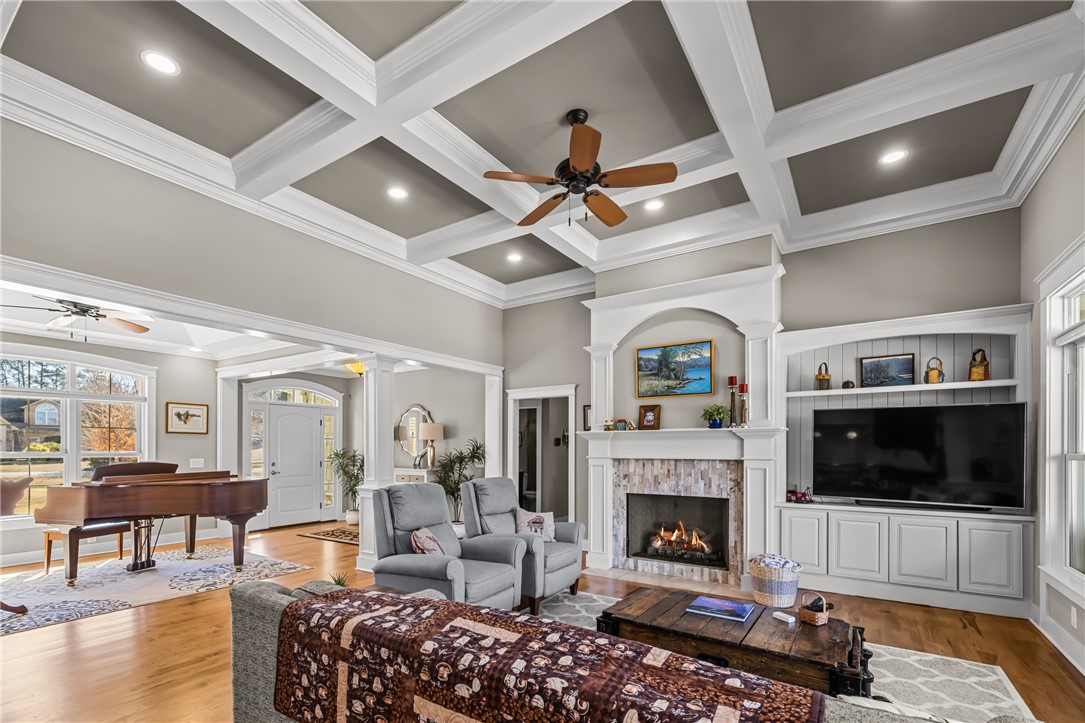 209 Crestridge Drive