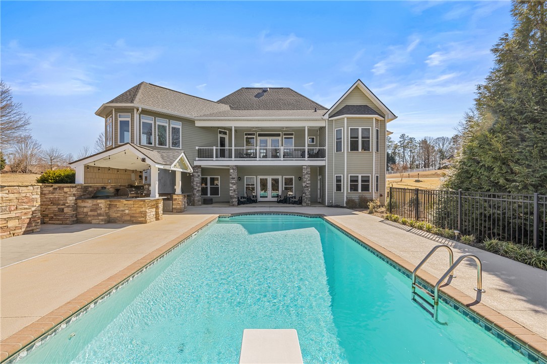 209 Crestridge Drive