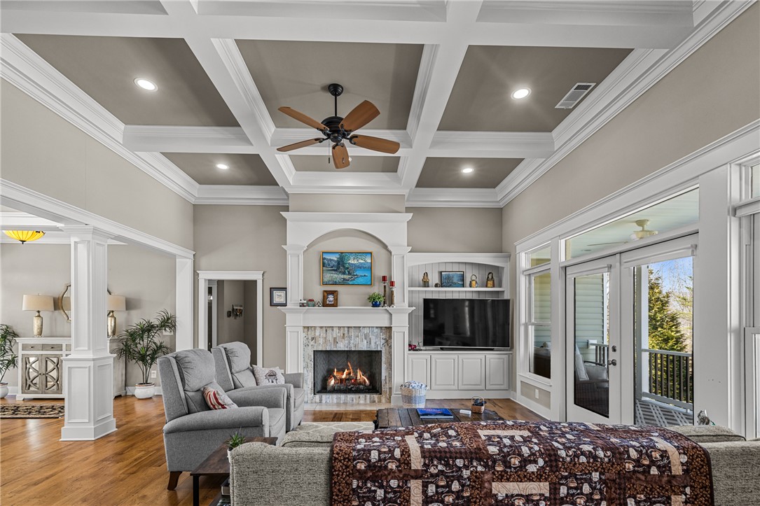 209 Crestridge Drive