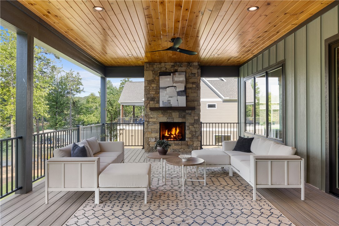 713 Bay Harbor Lane