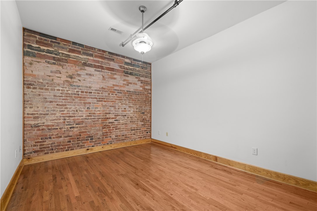 102 Russell Street 206
