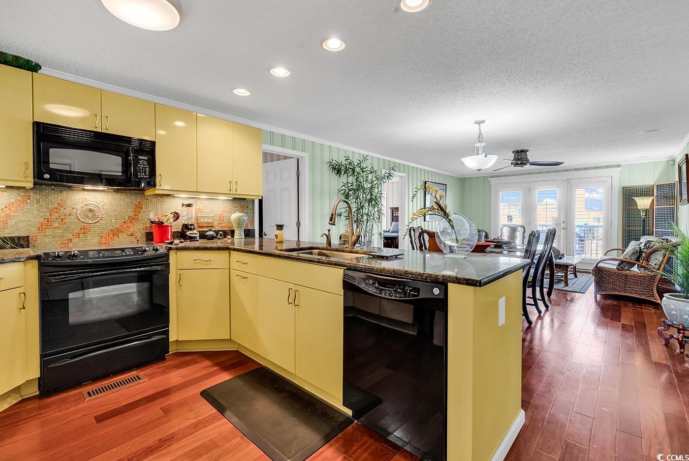 638 S Waccamaw Dr.